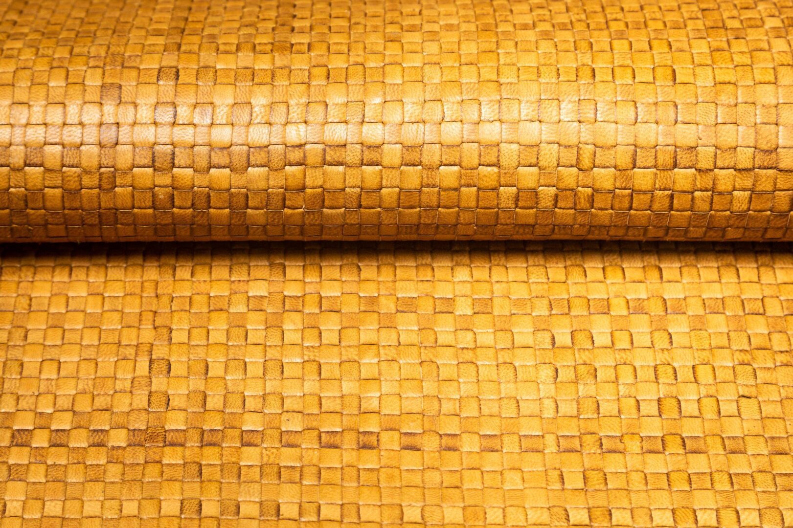 Woven Basket Leather - Camel